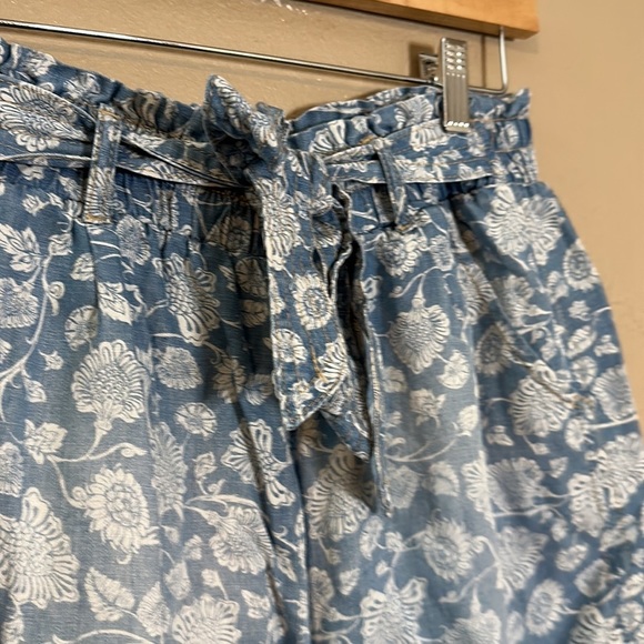 Knox Rose Paper-bag Distressed Chambray Floral Boho Shorts with Waist-tie Sz M - Picture 6 of 10